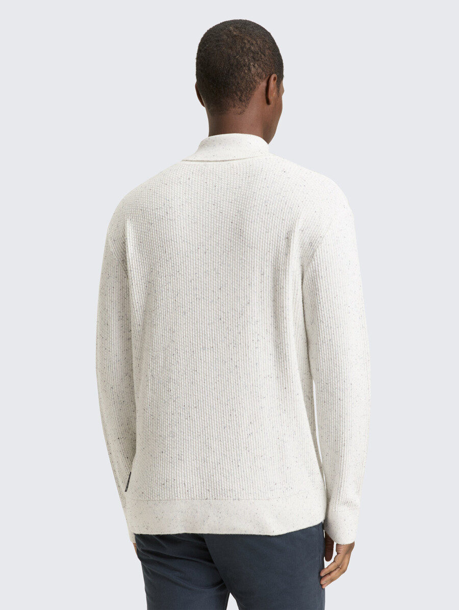 maglione a collo alto in filato a nodi