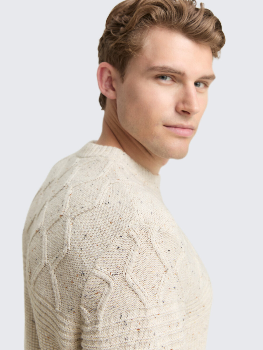 maglione lavorato a maglia con texture miste
