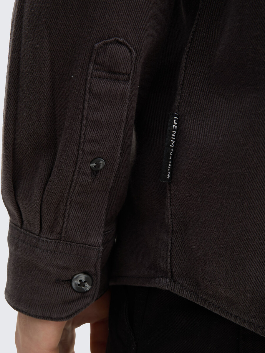 camicia dalla vestibilità comoda con taschino sul petto
