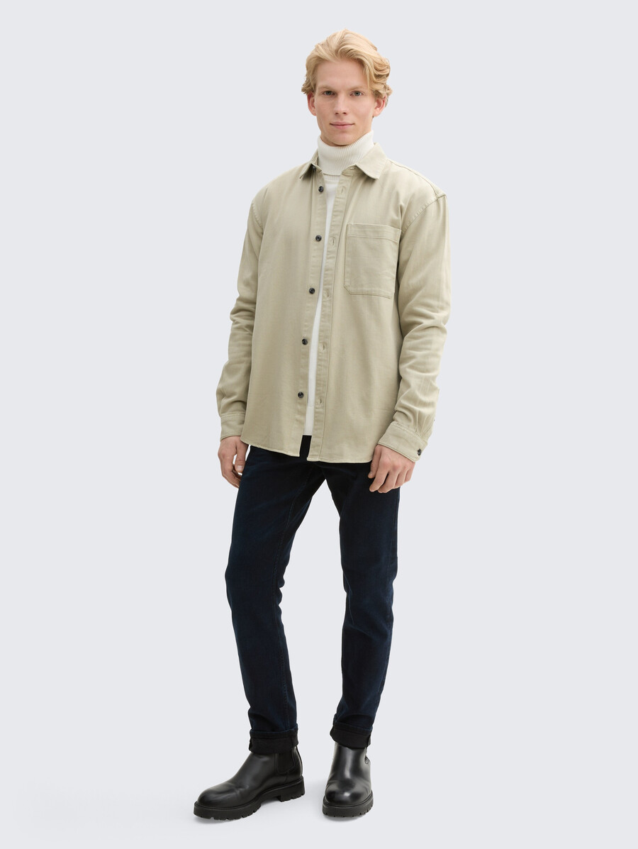 camicia dalla vestibilità comoda con taschino sul petto