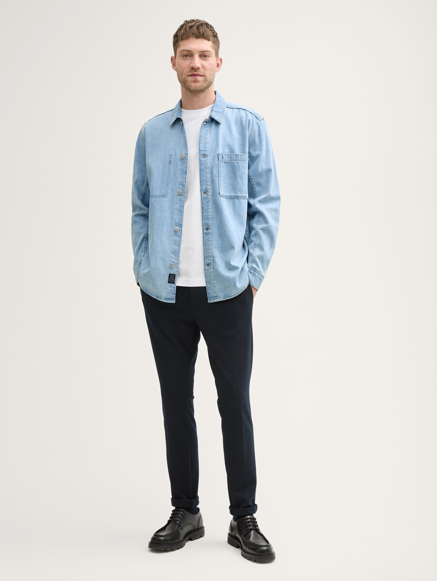 camicia in denim comoda con taschino sul petto
