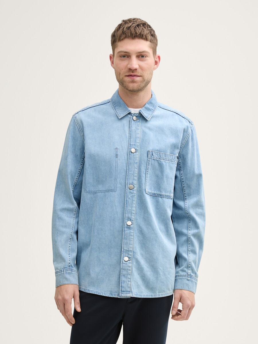 camicia in denim comoda con taschino sul petto