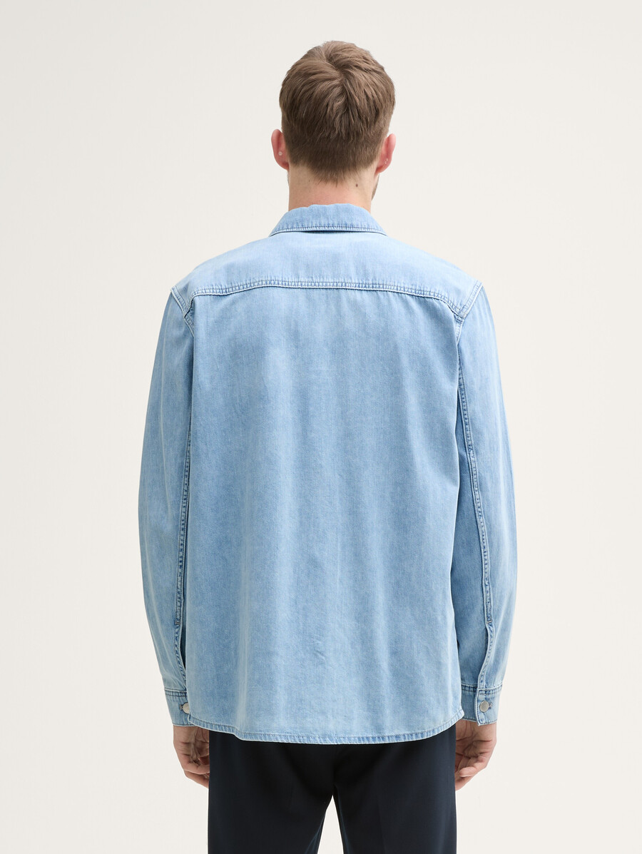 camicia in denim comoda con taschino sul petto