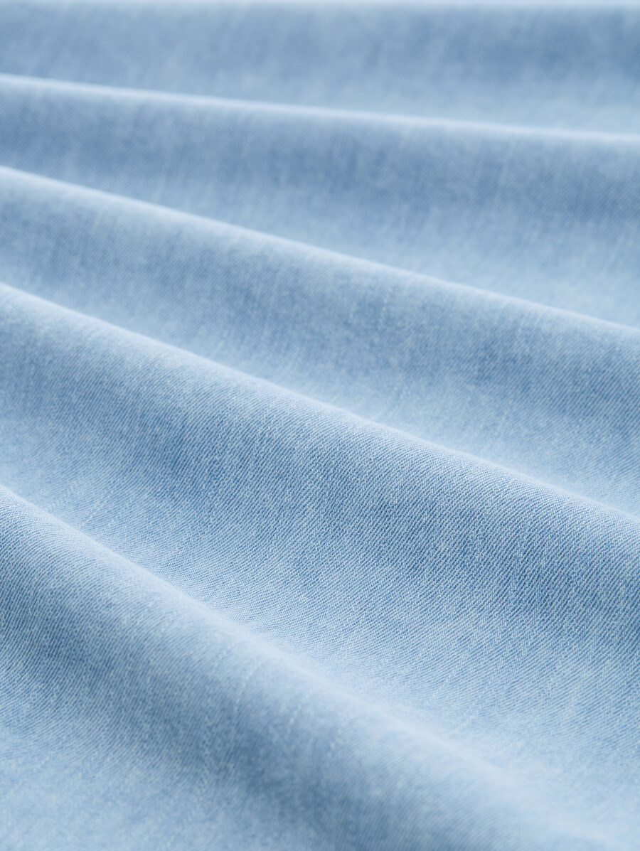camicia in denim comoda con taschino sul petto