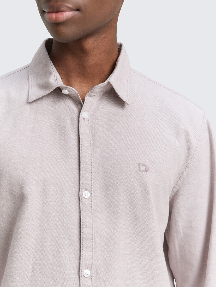 camicia vestibilità regolare con ricamo del logo