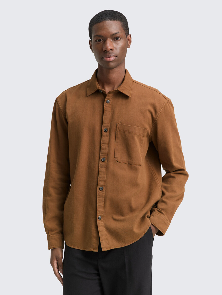 camicia dalla vestibilità comoda con taschino sul petto