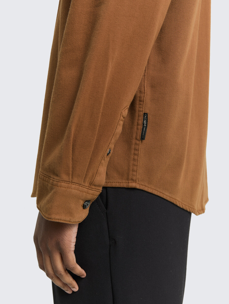 camicia dalla vestibilità comoda con taschino sul petto
