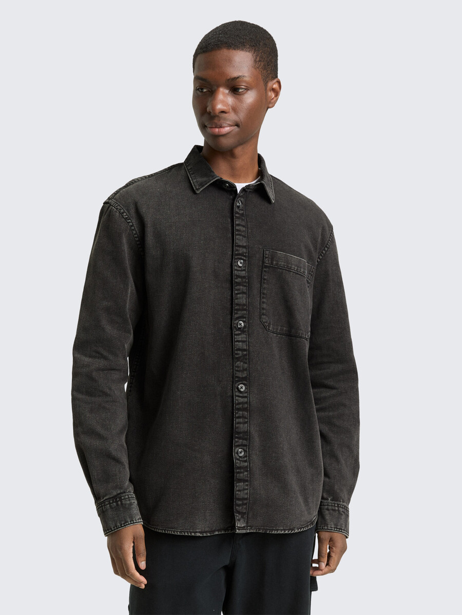 camicia dalla vestibilità comoda con taschino sul petto