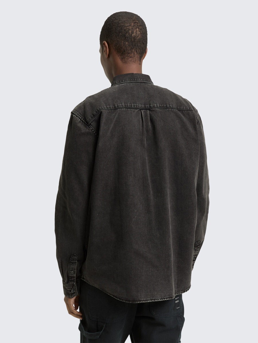 camicia dalla vestibilità comoda con taschino sul petto