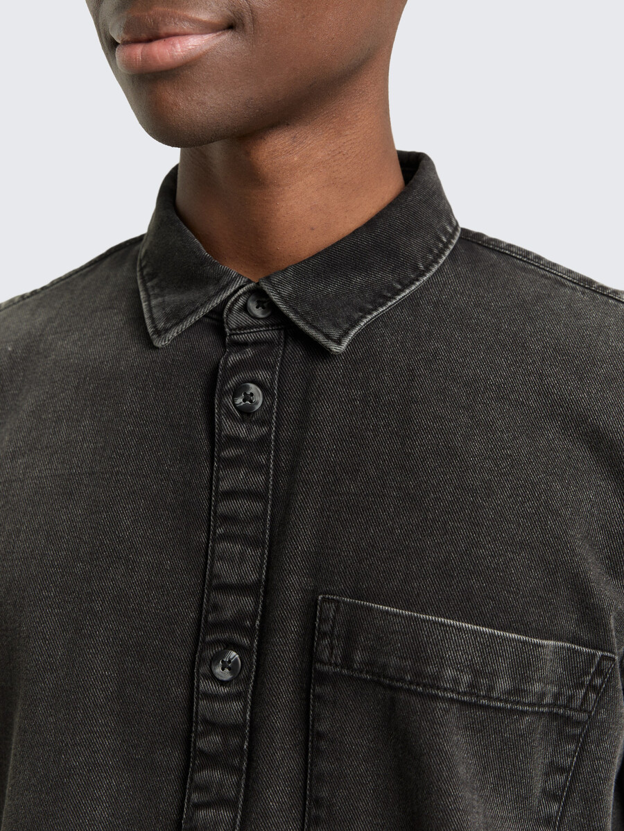 camicia dalla vestibilità comoda con taschino sul petto