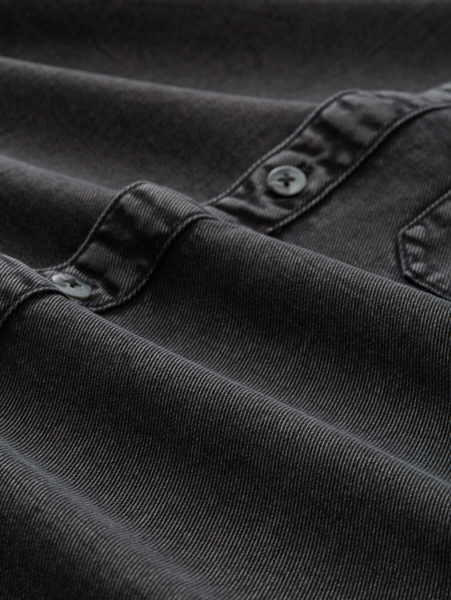 camicia dalla vestibilità comoda con taschino sul petto