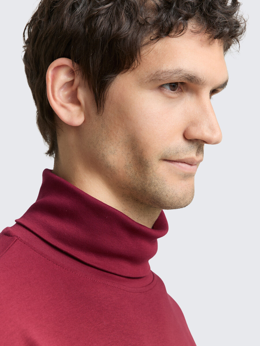 maglia a collo alto basic