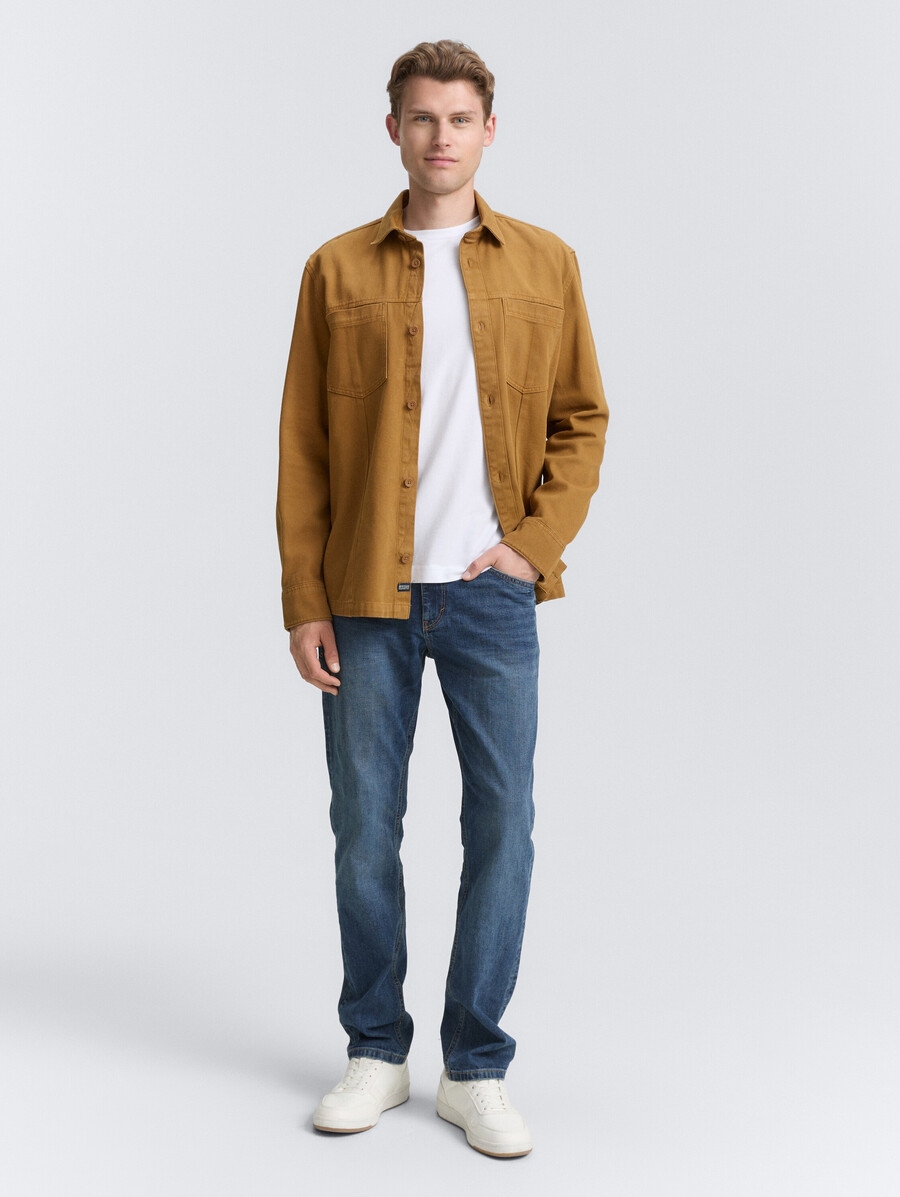 camicia con tasche sul petto