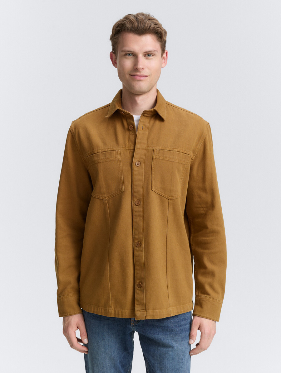camicia con tasche sul petto