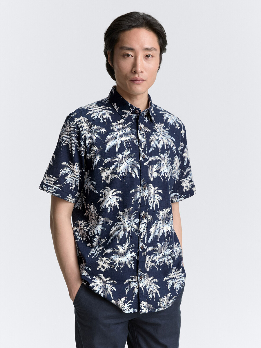 camicia a maniche corte vestibilità regolare con stampa di palme