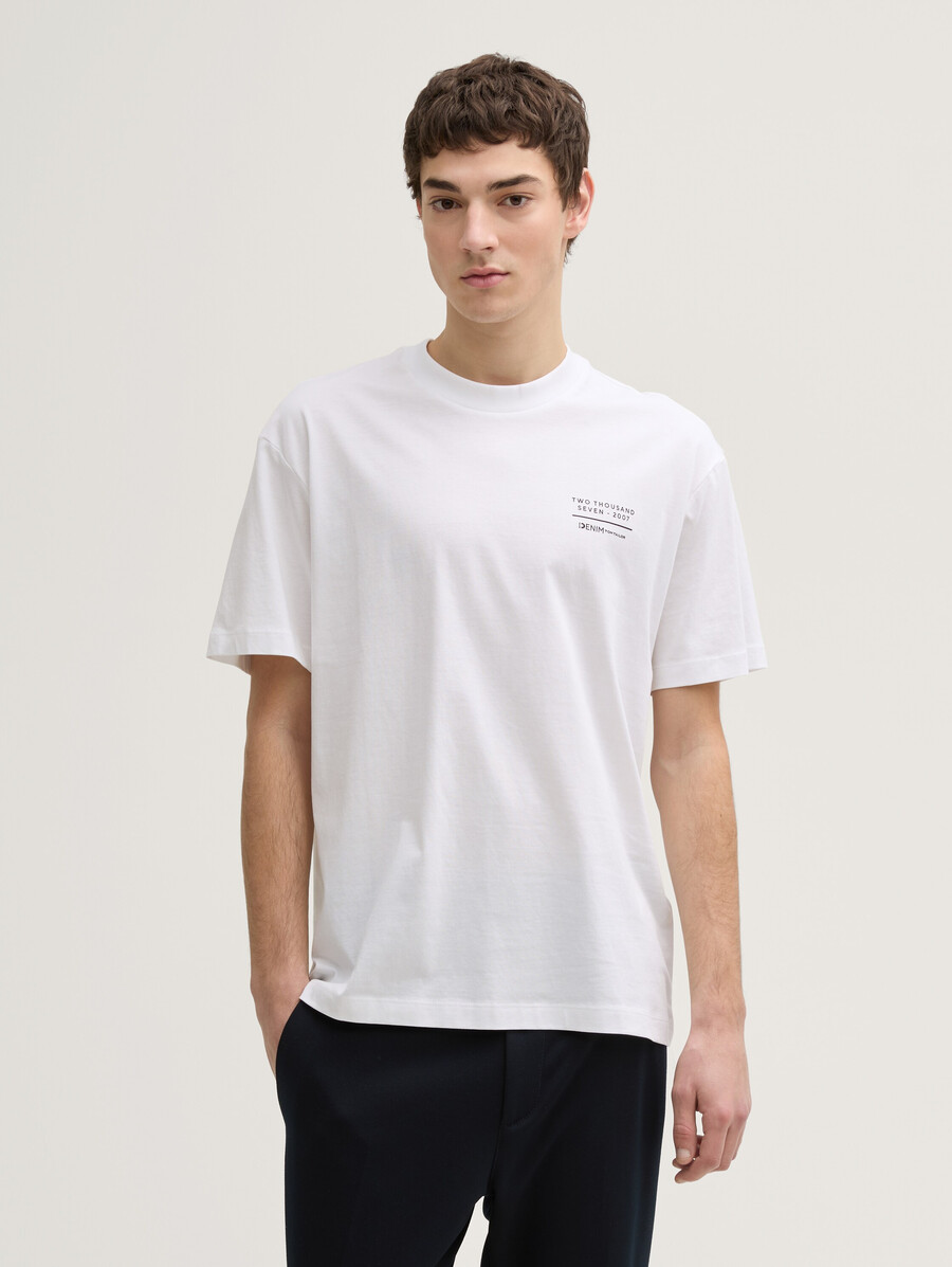 t-shirt dalla vestibilità comoda con stampa sul retro