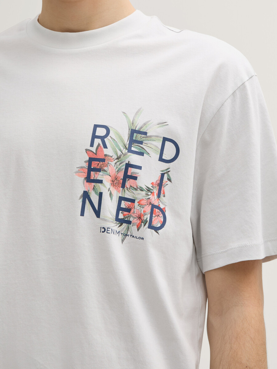 t-shirt dalla vestibilità comoda con stampa sul retro