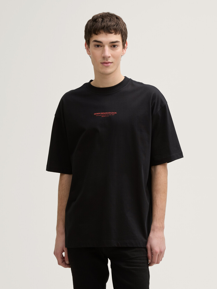 t-shirt oversize con stampa sul retro