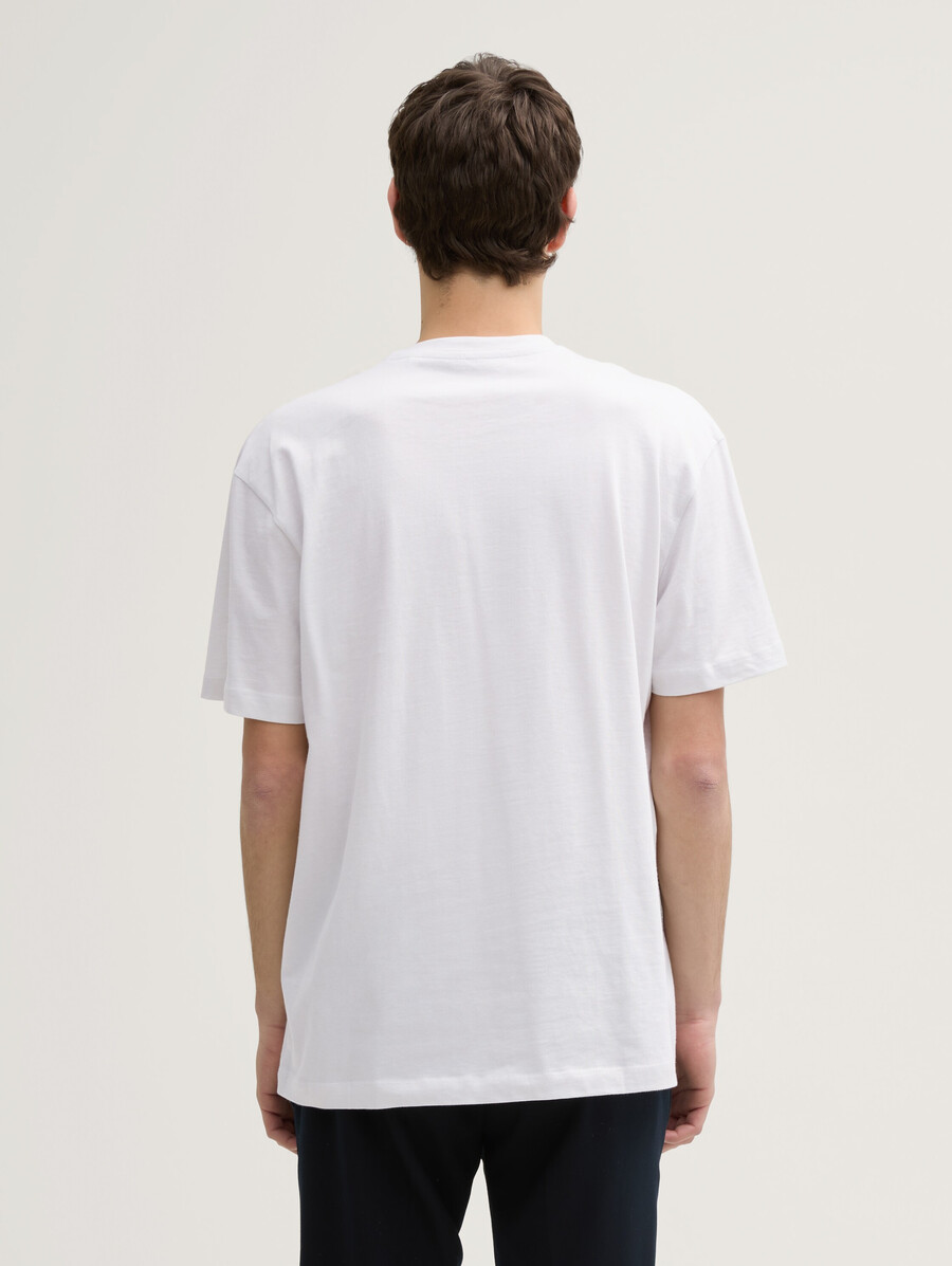 t-shirt dalla vestibilità comoda con taschino sul petto