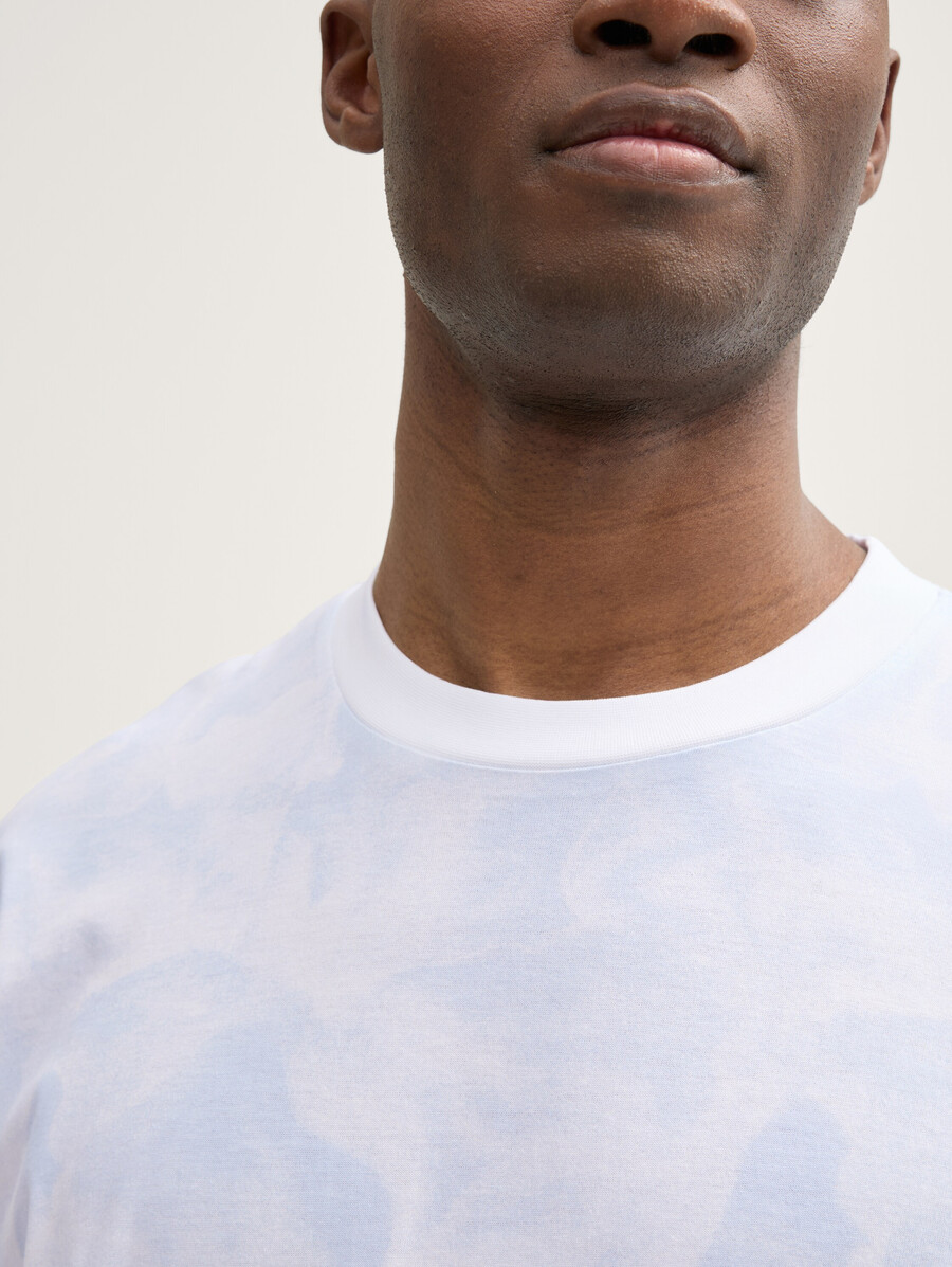 t-shirt dalla vestibilità comoda con stampa all-over