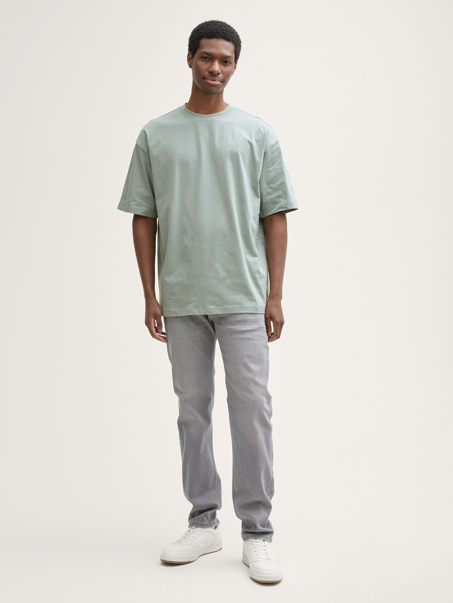 t-shirt oversize con stampa sul retro