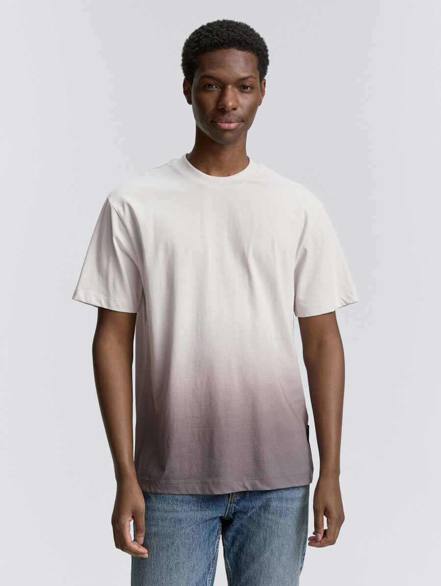 t-shirt dalla vestibilità comoda con sfumatura di colore