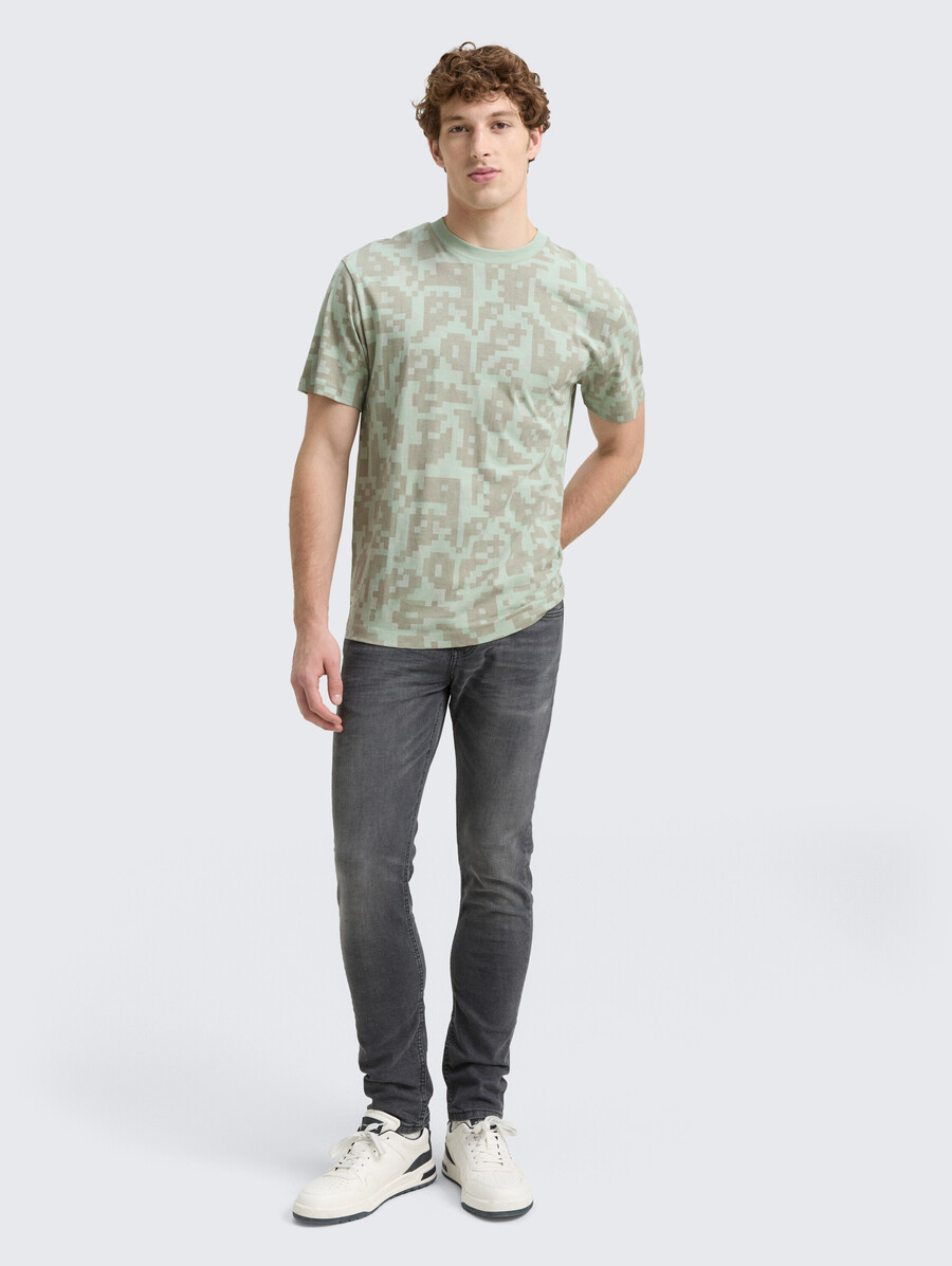 t-shirt vestibilità comoda con motivo