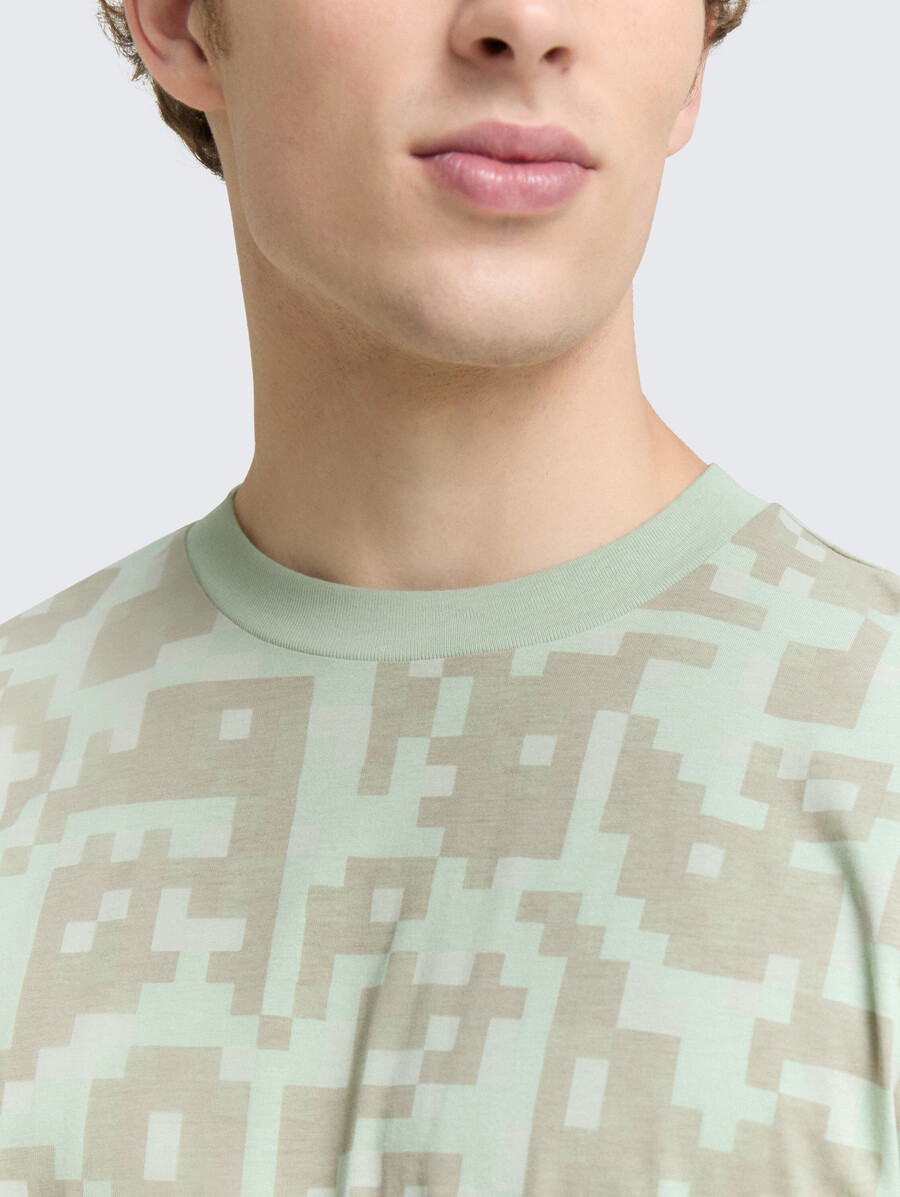 t-shirt vestibilità comoda con motivo
