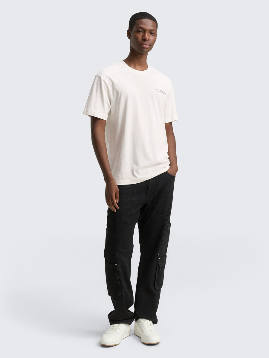 t-shirt vestibilità comoda con stampa