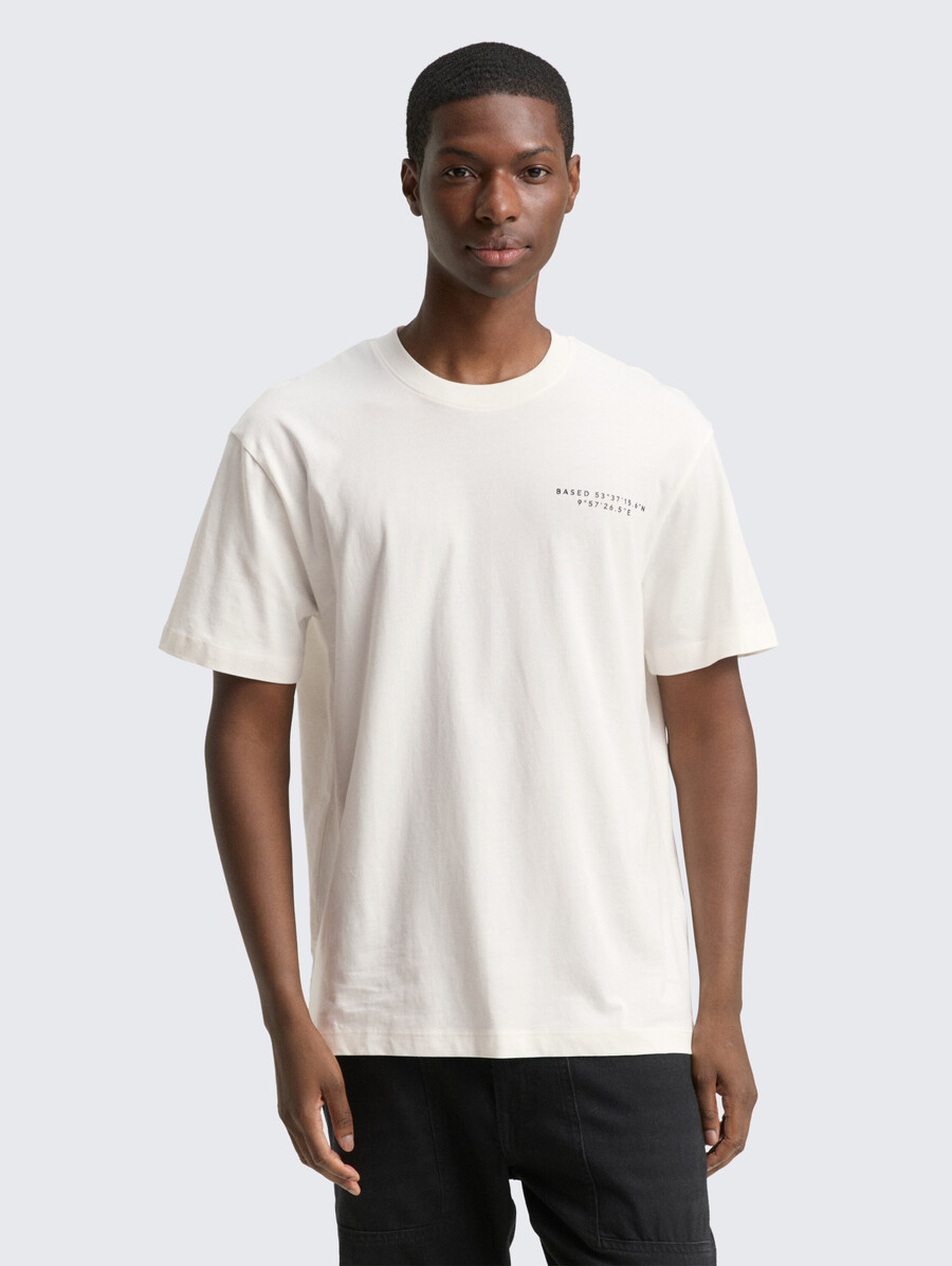 t-shirt vestibilità comoda con stampa