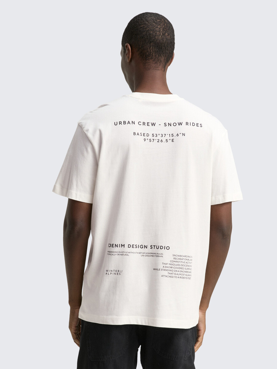 t-shirt vestibilità comoda con stampa