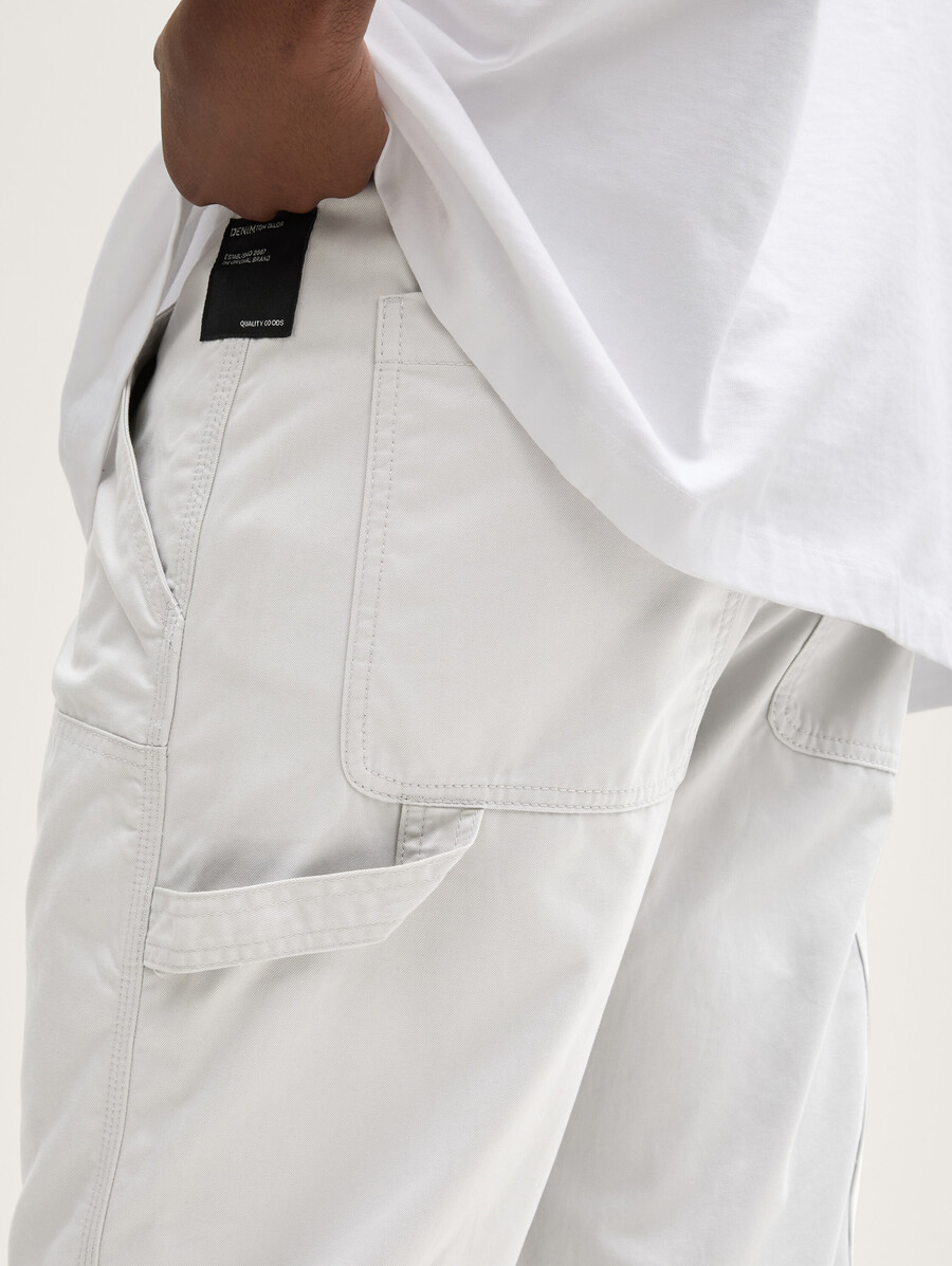 pantaloni utility larghi