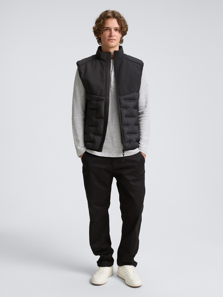 gilet trapuntato ibrido con collo alto