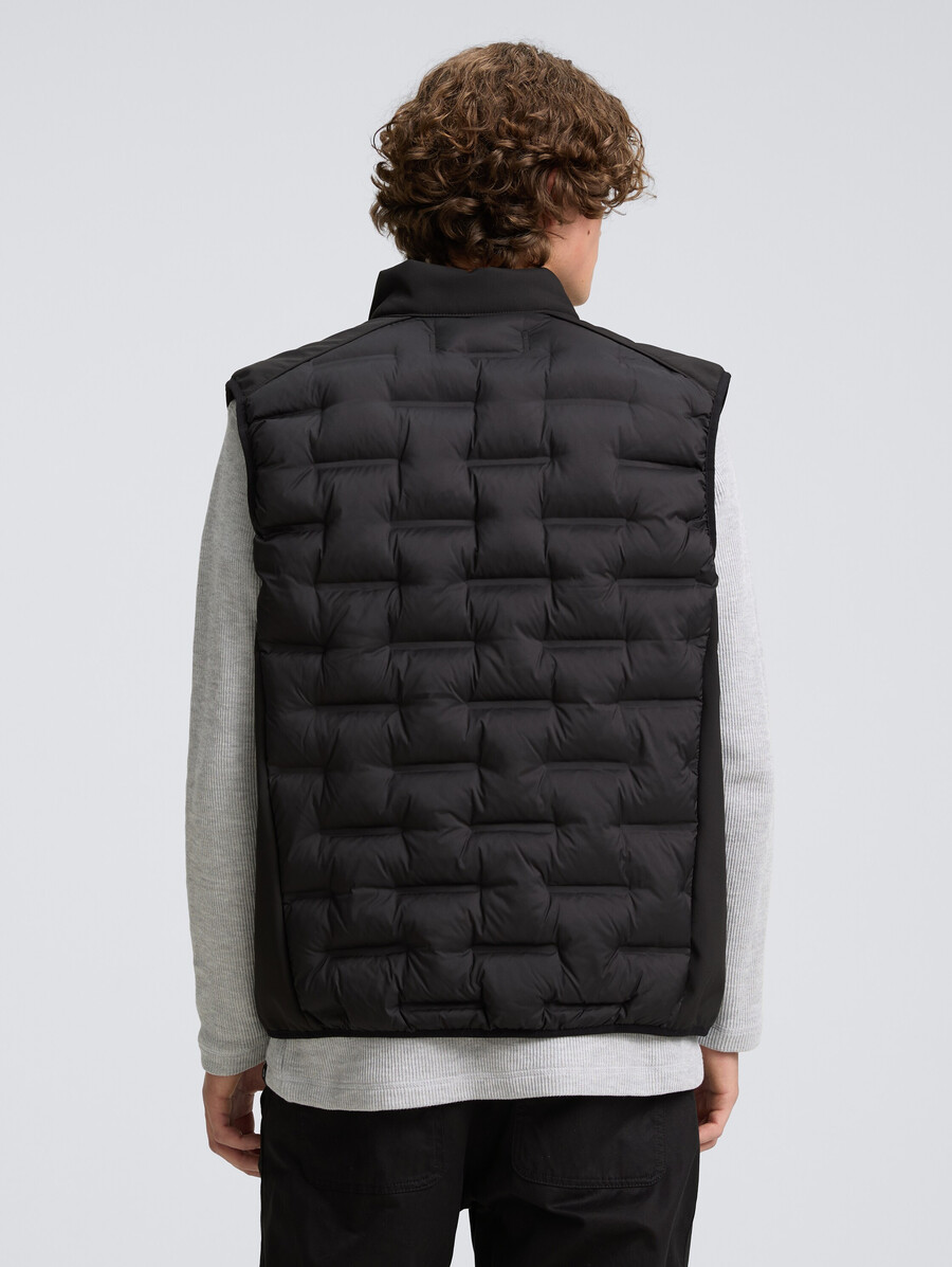 gilet trapuntato ibrido con collo alto